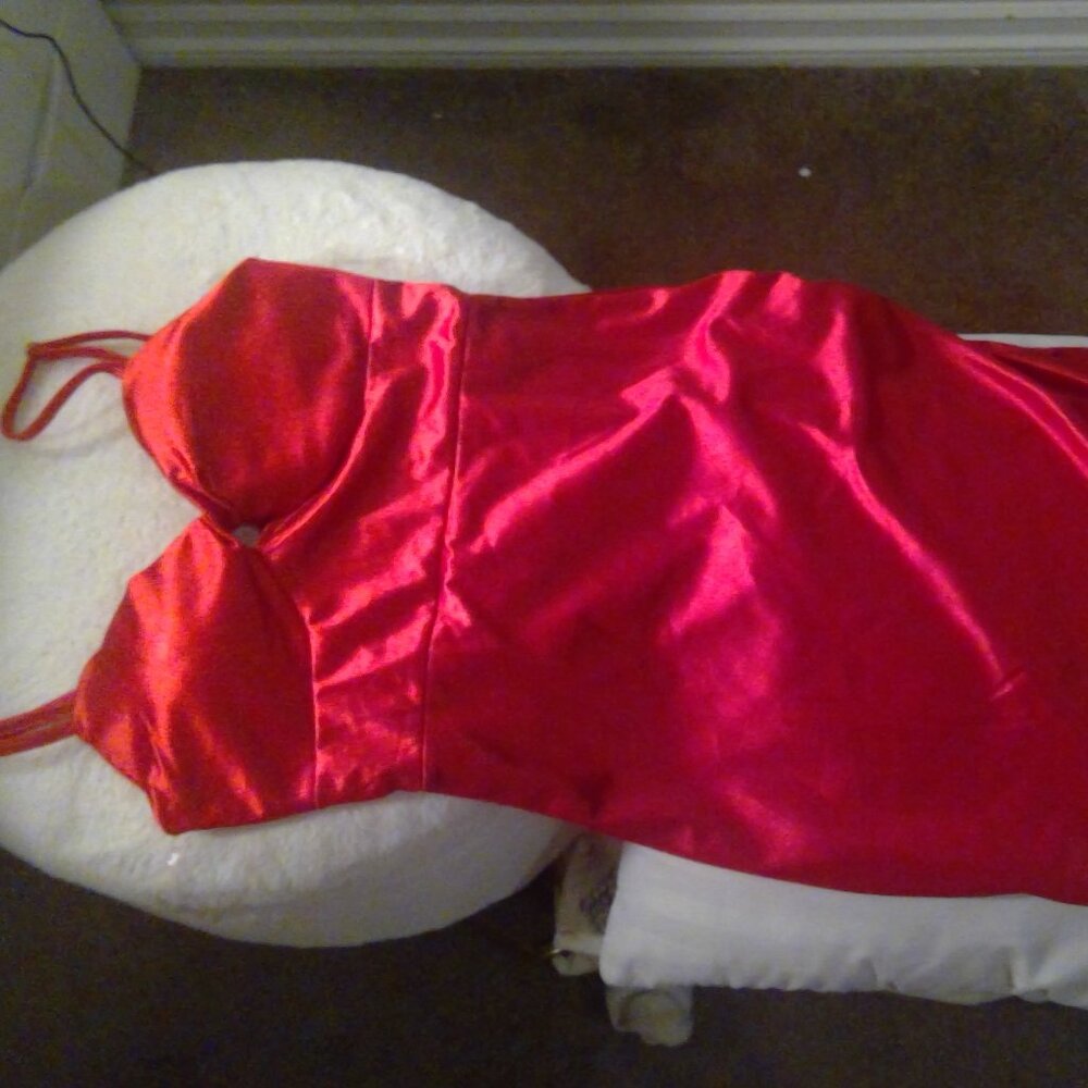 Stunning bright red party/school dance dress